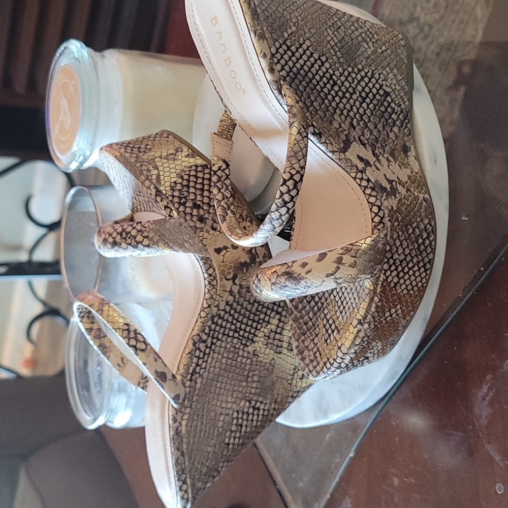 Bamboo Alligator Print Platform Wedge Sandals - Picture 2 of 8